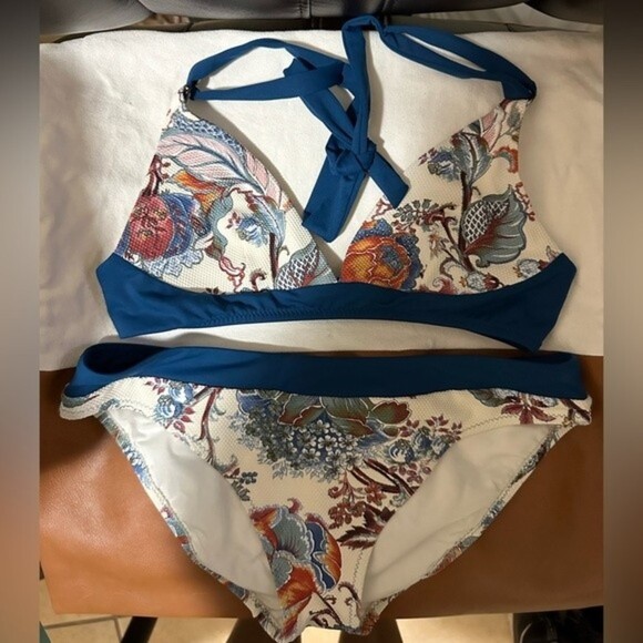 SHAN BOTANICA FLORAL BIKINI SET - Picture 2 of 9